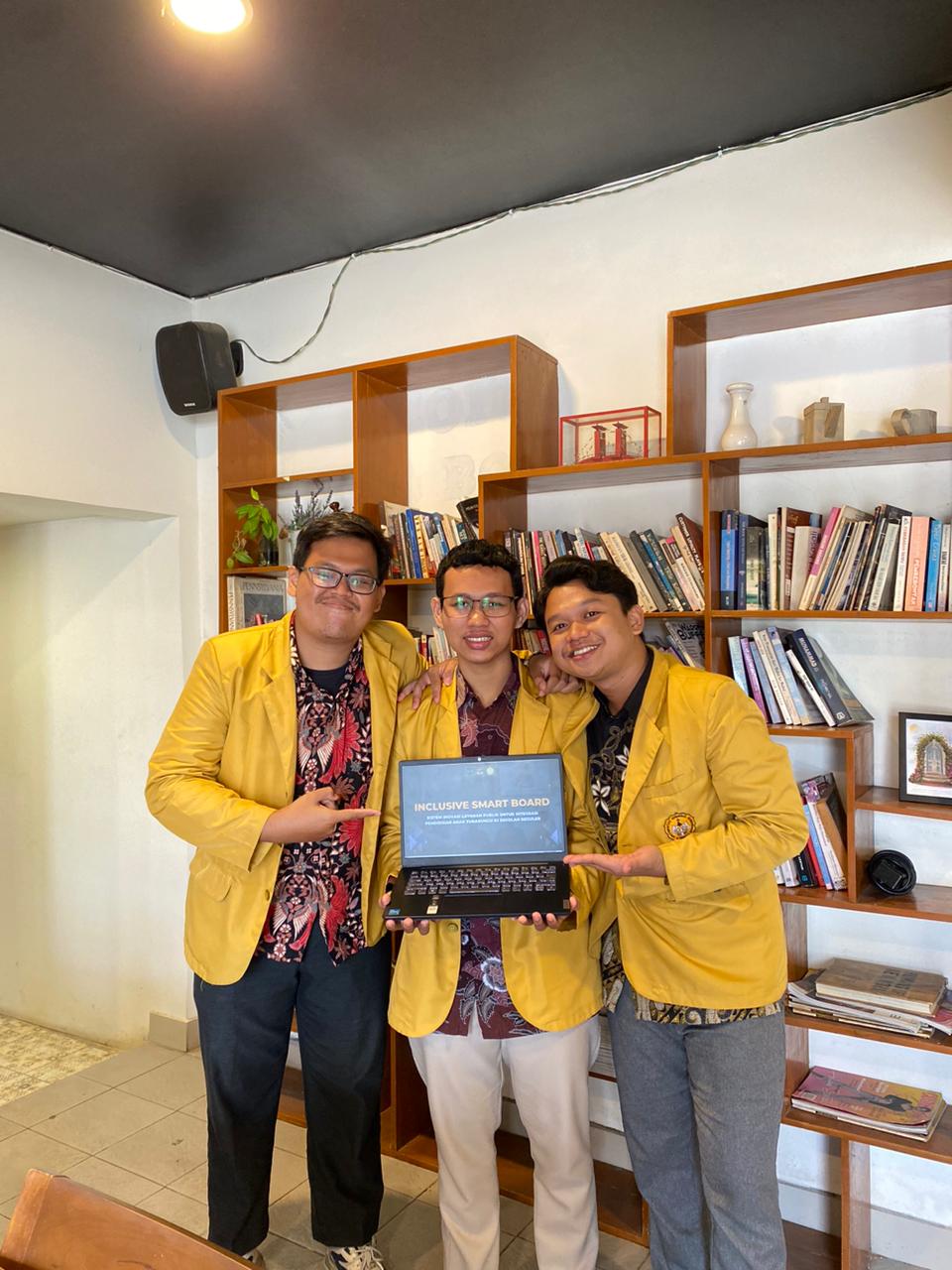 Tiga Mahasiswa Ilmu Politik Raih Juara 3 di Perlombaan Esai Nasional